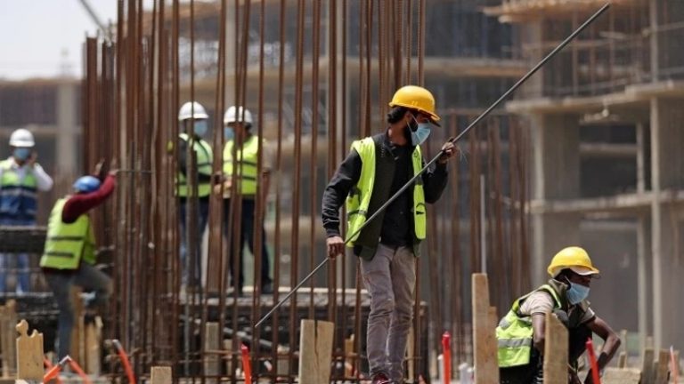 کارگران خارجی در عراق: فرصتی برای رونق اقتصادی یا تهدیدی برای اشتغال داخلی؟